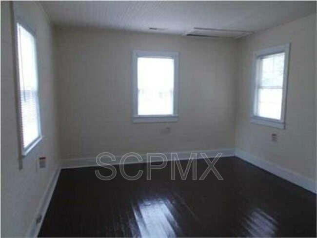 Building Photo - 1920 Calvert St