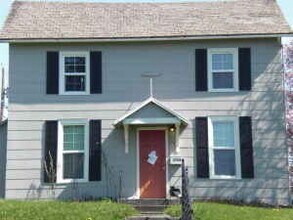 Building Photo - 3 Bedroom, 1 Bathroom Home in Sunnyland! PRELEASE NOW!