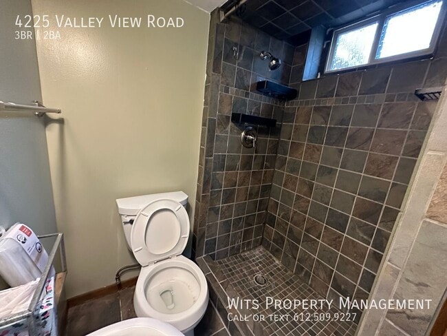 Building Photo - 4225 Valley View Rd