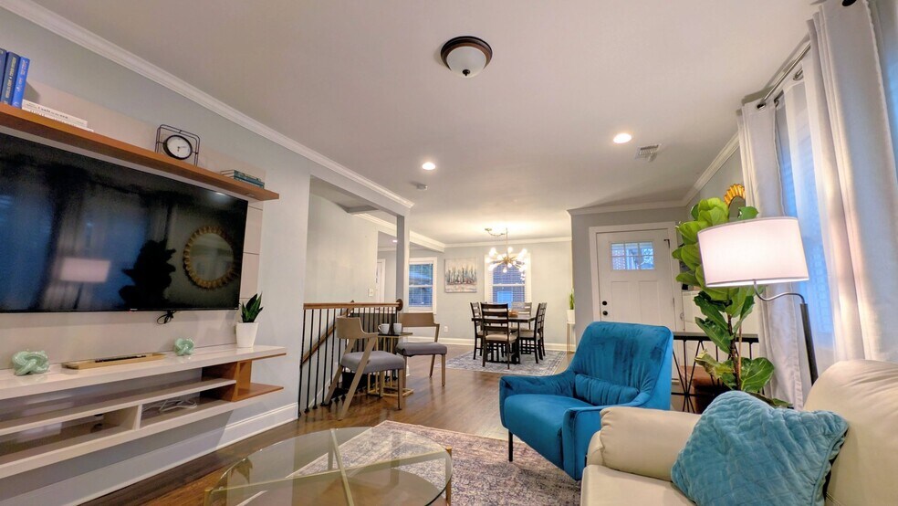 Building Photo - 831 Parkway Dr