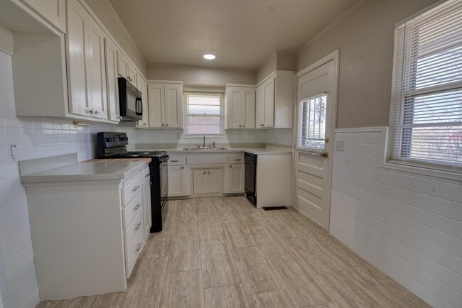 Building Photo - 3809 NW 51st St