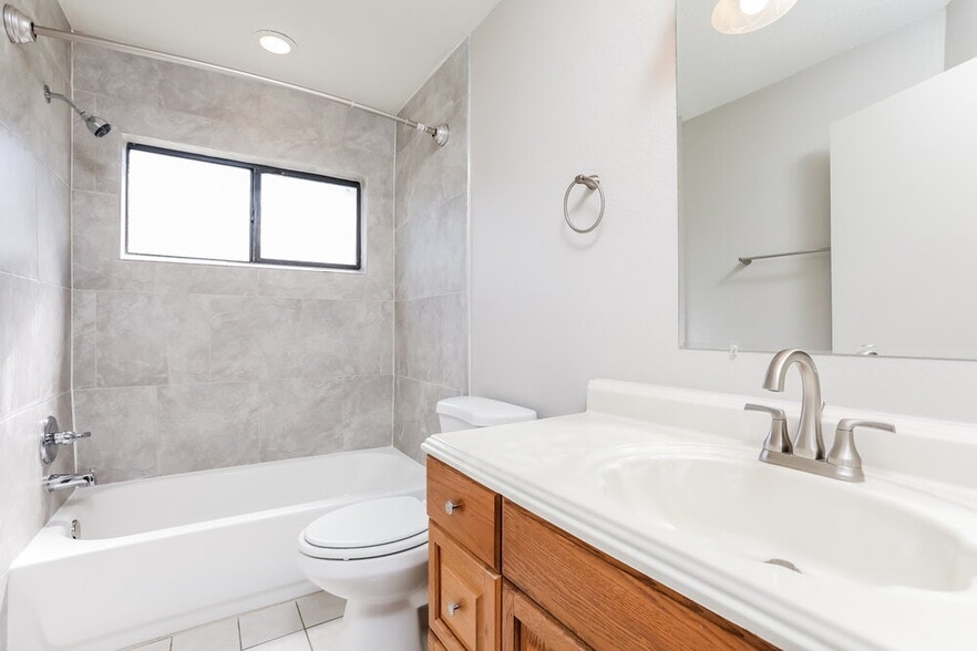 Building Photo - 3304 S St Lucie Dr