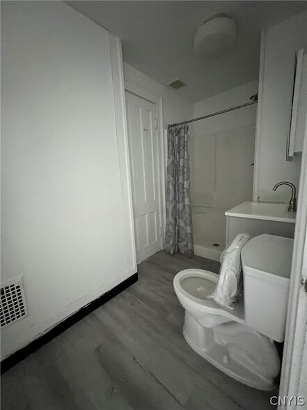 Building Photo - 229 Kellogg St