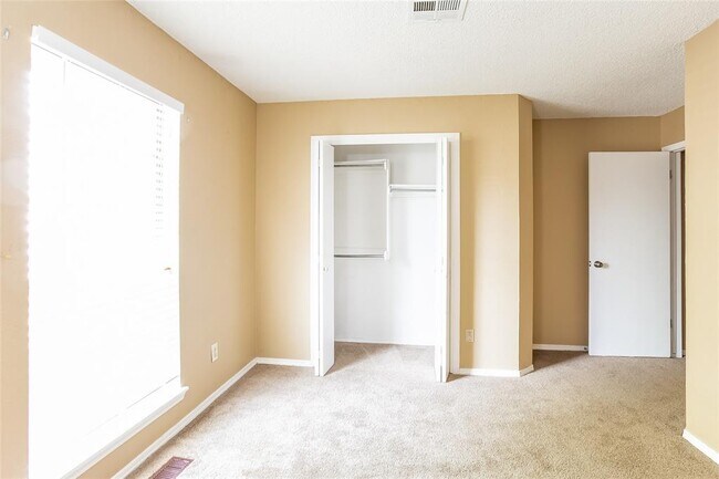 Building Photo - 8412 Breezewood Dr