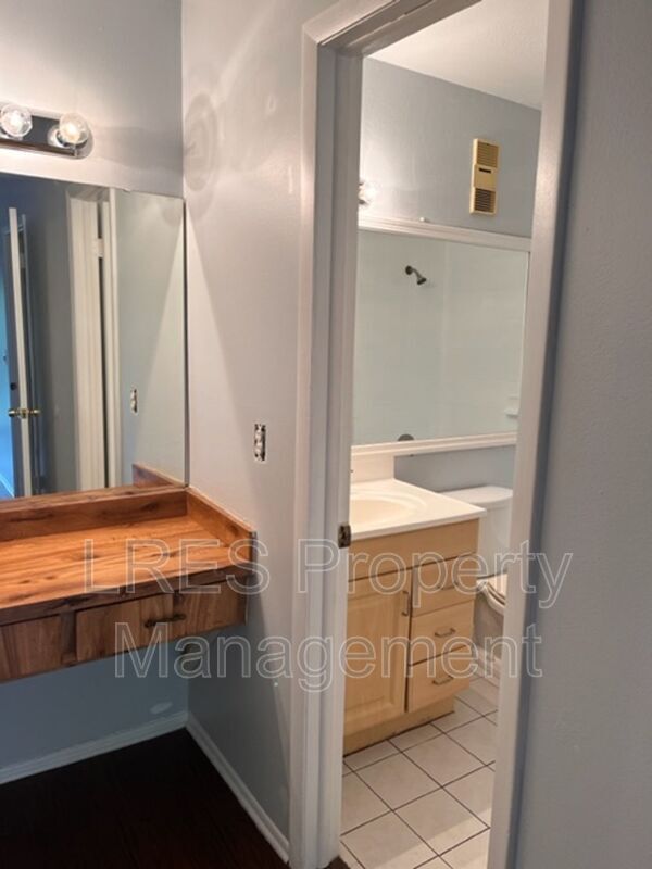 Building Photo - 4564 Pheasant Run Dr