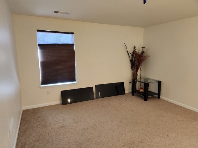 Building Photo - 2041 Leeds Ln