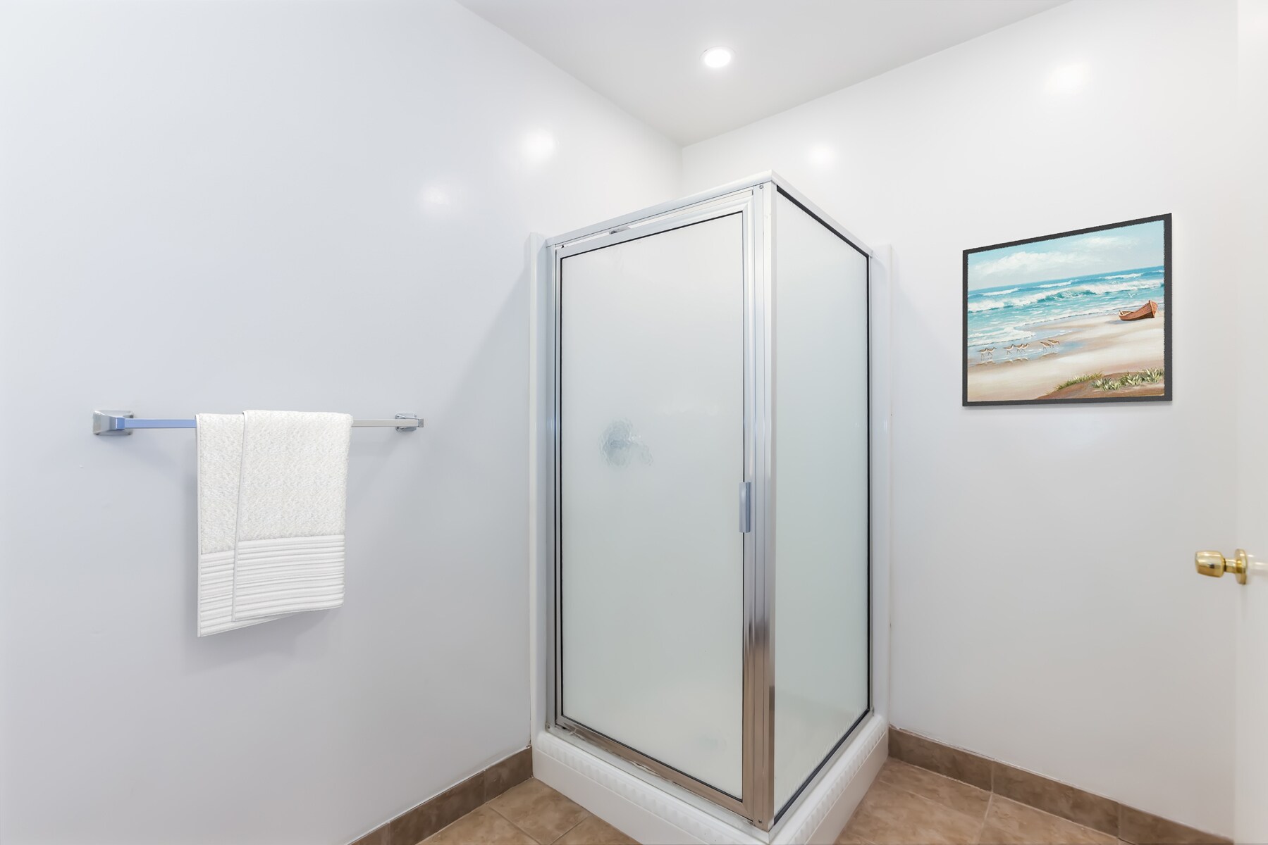 Main Bathroom Shower - 11481 Cumpston St