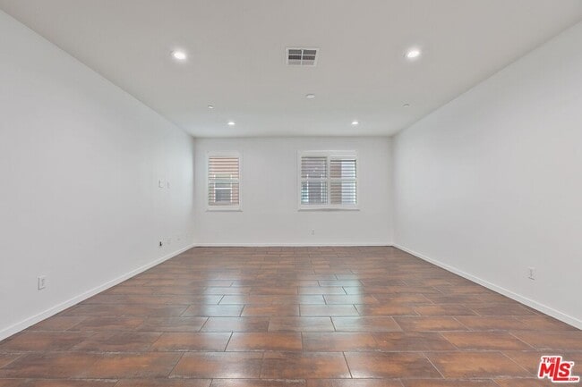 Building Photo - 1558 W Artesia Square