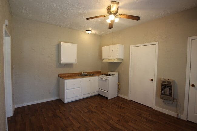 Building Photo - Coming Soon! Cozy 1 Bedroom, 1 Bath in Tyler!