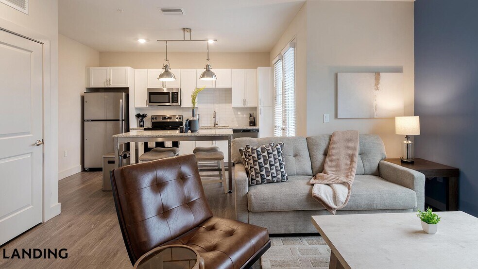 Building Photo - 5885 Lakehurst Dr