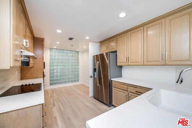 Building Photo - 2132 Century Park Ln