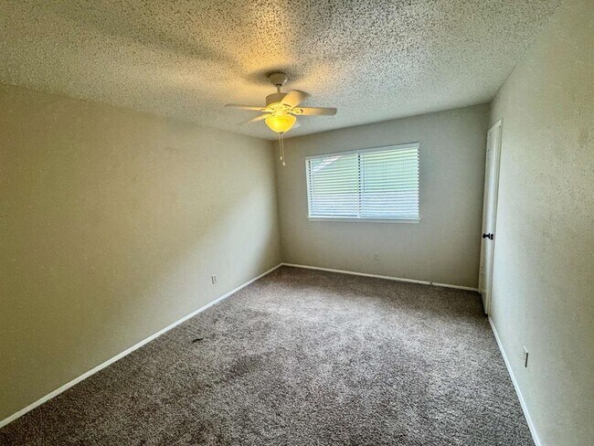 Building Photo - 2708 Charlesworth Dr