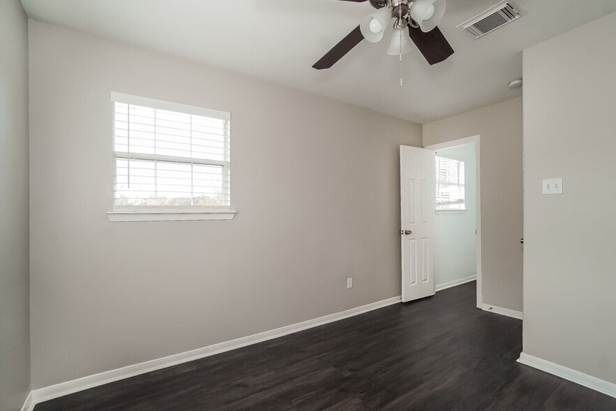 Building Photo - 6614 Carly Park Way