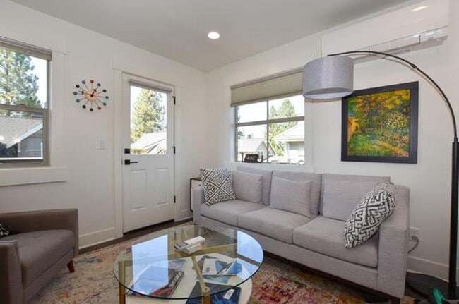 Building Photo - Charming 1 Bedroom Furnished Condo in NWX!