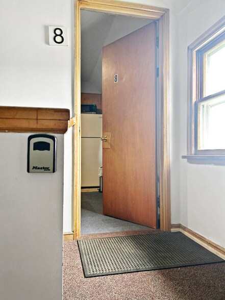 Building Photo - 208 2nd St S