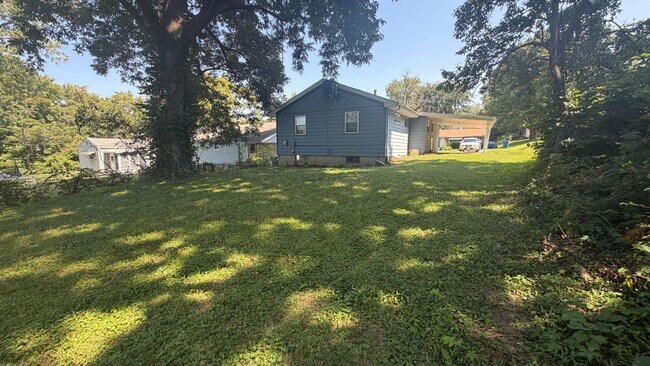 Building Photo - 10049 Lilac Ave