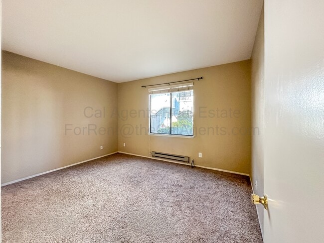 Building Photo - 13 Schooner Ct