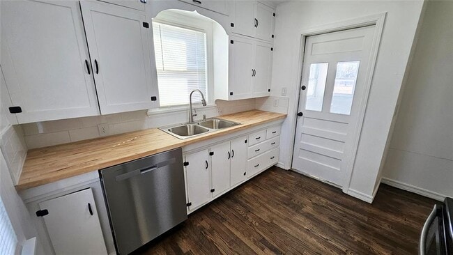 Building Photo - 205 Madison Ave NE