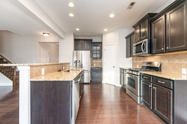 Building Photo - 2288 Barrowcliffe Dr NW