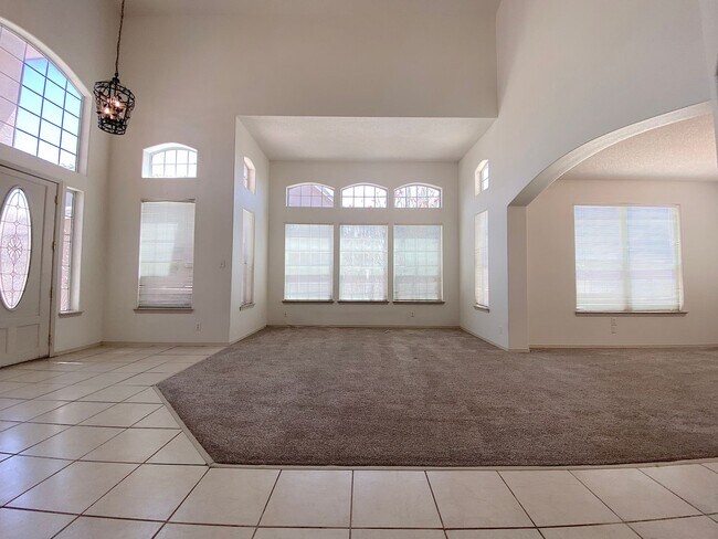 Building Photo - West El Paso LARGE 4bed/3.5bath 3 Car Garage Home-VIEWS!
