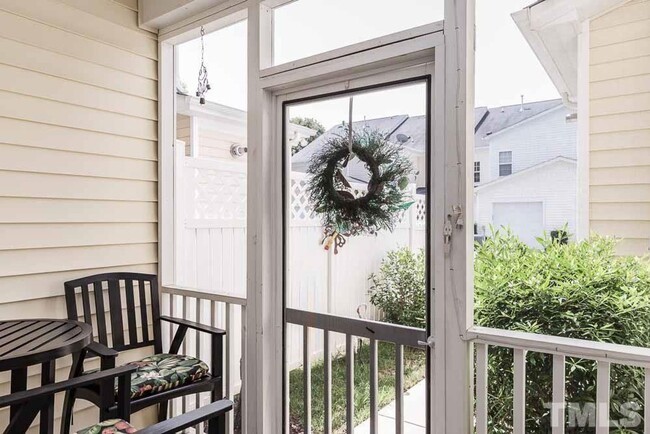 Building Photo - Charming 3BD, 2.5BA Raleigh Townhouse with...