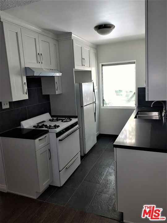 Building Photo - 1475 S Wooster St