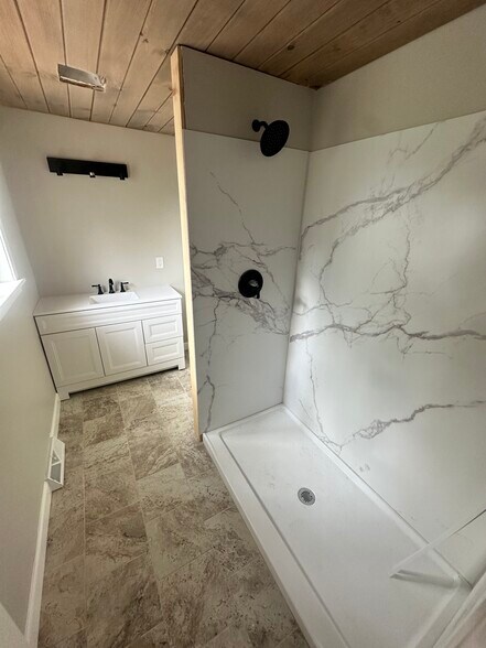 Building Photo - 9149 Wintergreen Dr