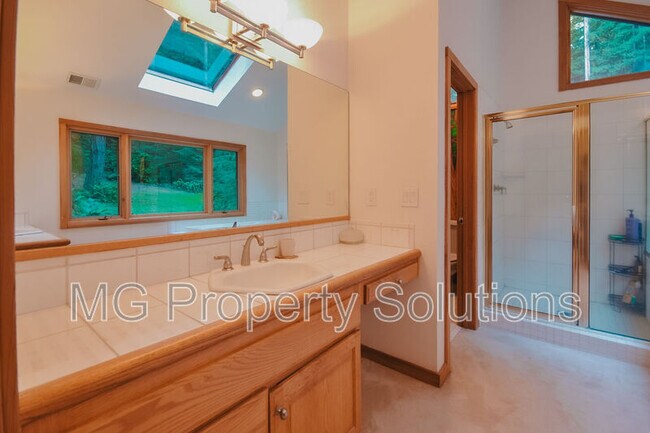 Building Photo - 7079 Lucas Valley Rd