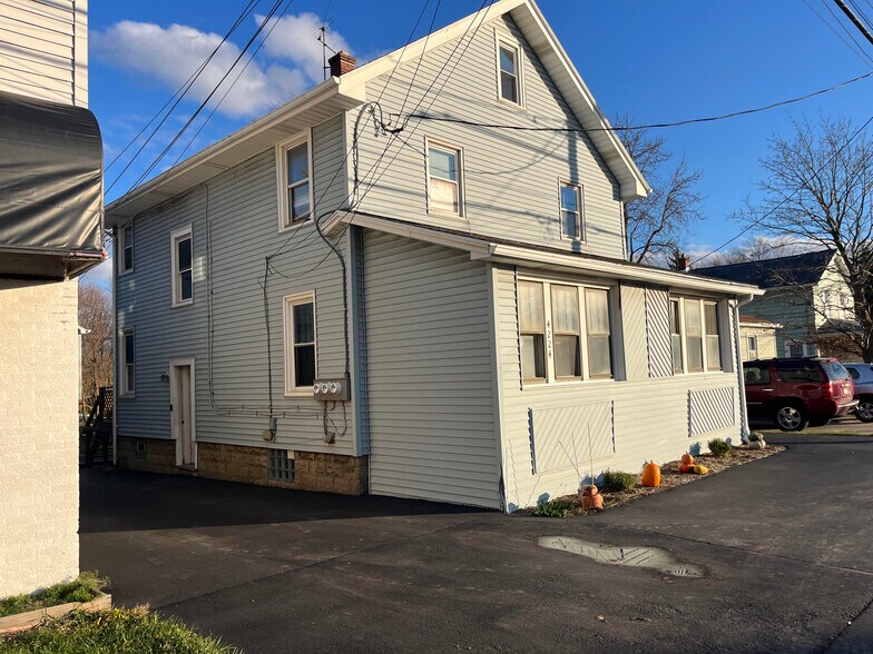 Primary Photo - 4224 S Park Ave