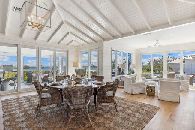 Building Photo - 4040 Loomis Ave