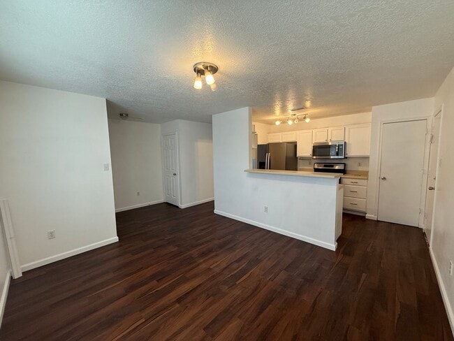 Building Photo - 3 Bed 2.5 Bath Paradise Heights