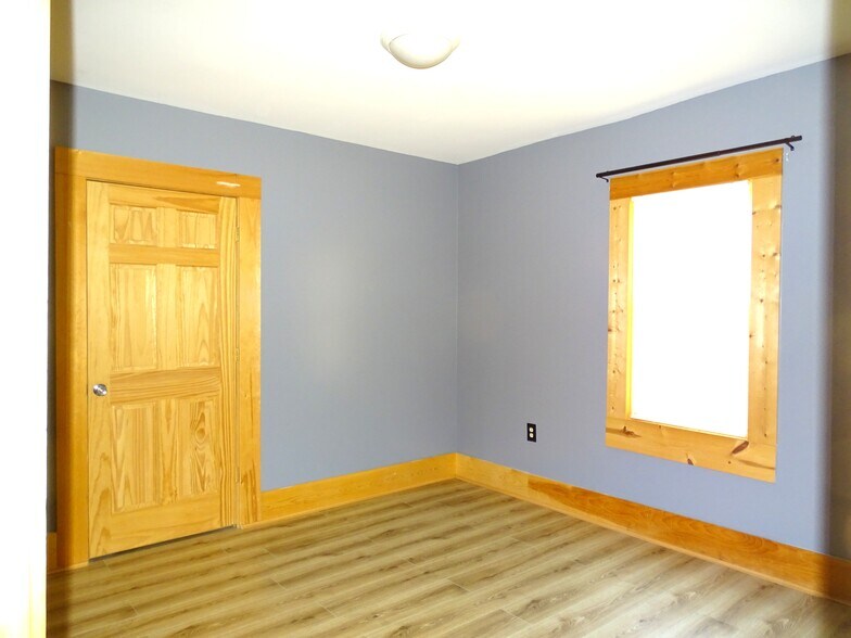 Building Photo - 15 Atwood Ave