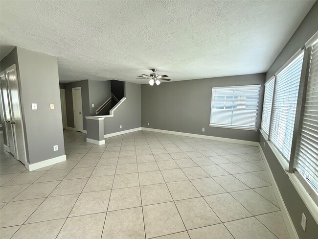 Building Photo - 10027 Farrell Dr