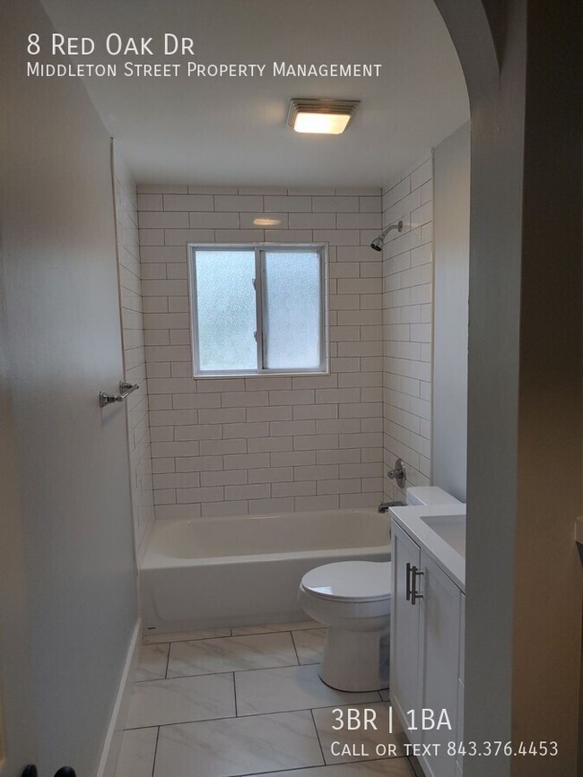 Building Photo - 8 Red Oak Dr