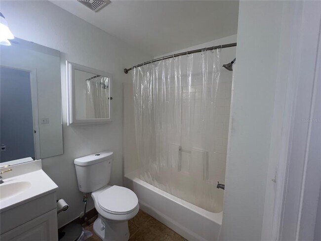 Building Photo - 825 Charles Ave