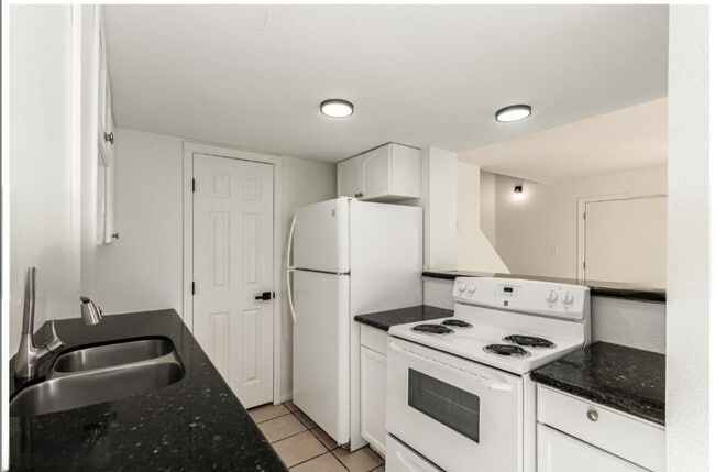 Building Photo - 4523 E Wood St