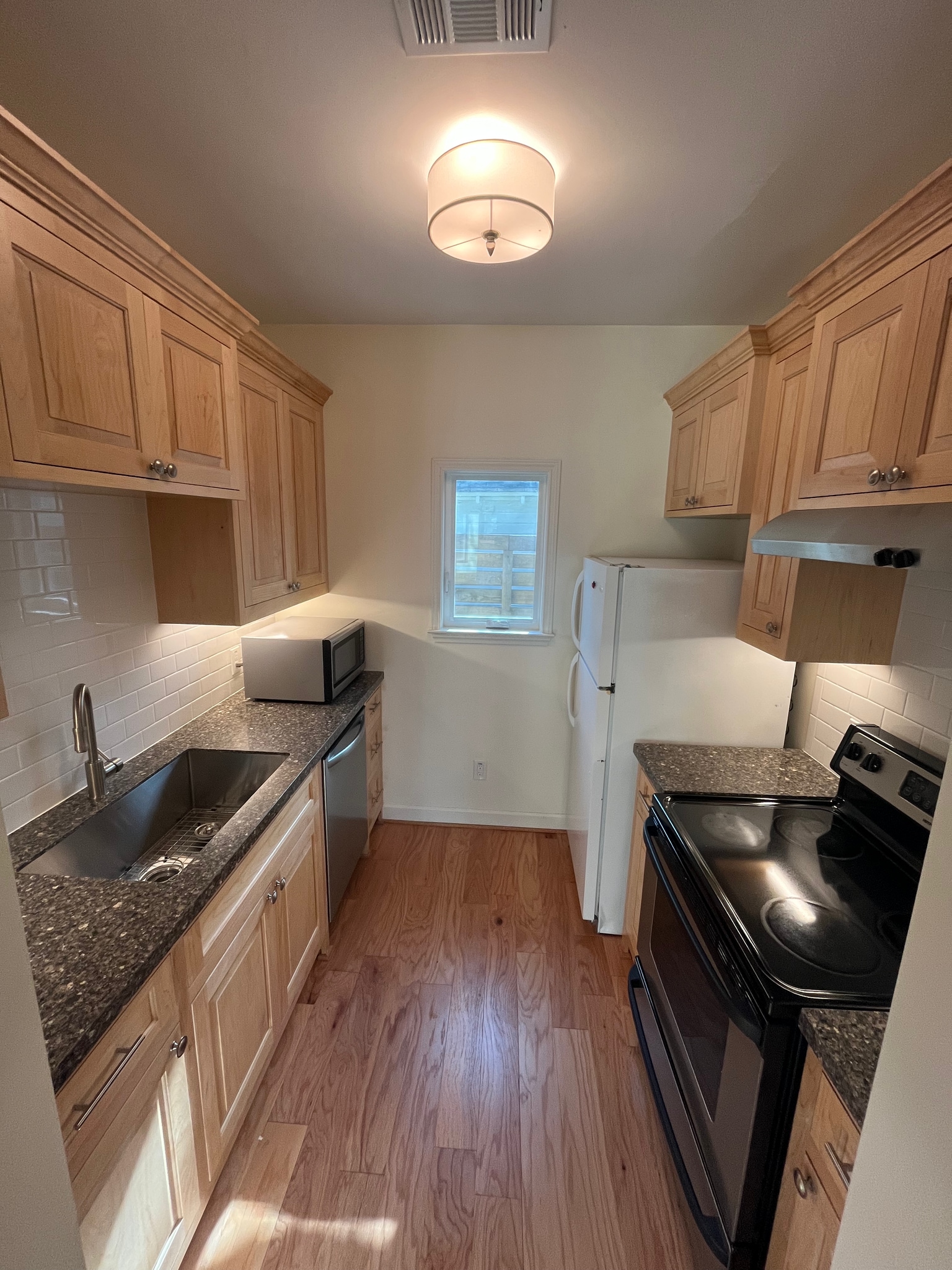 Full kitchen - 4388 Varsity Ln