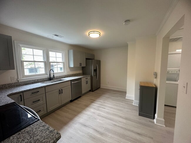Building Photo - Newly renovated 2Br 1Ba Cottage