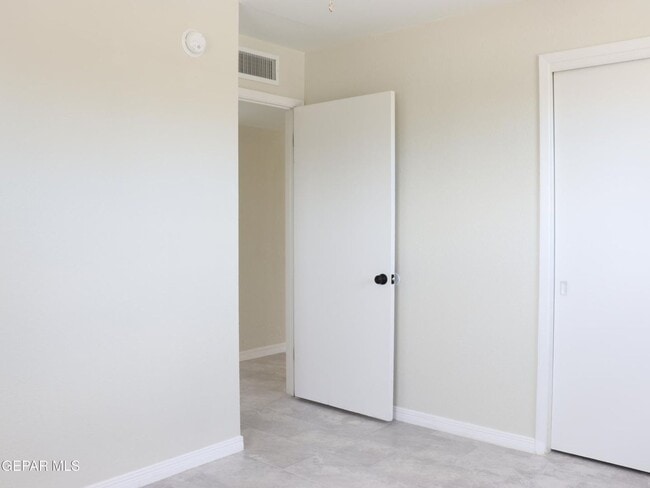 Building Photo - Beautiful 3 bed/2 baths and more for RENT