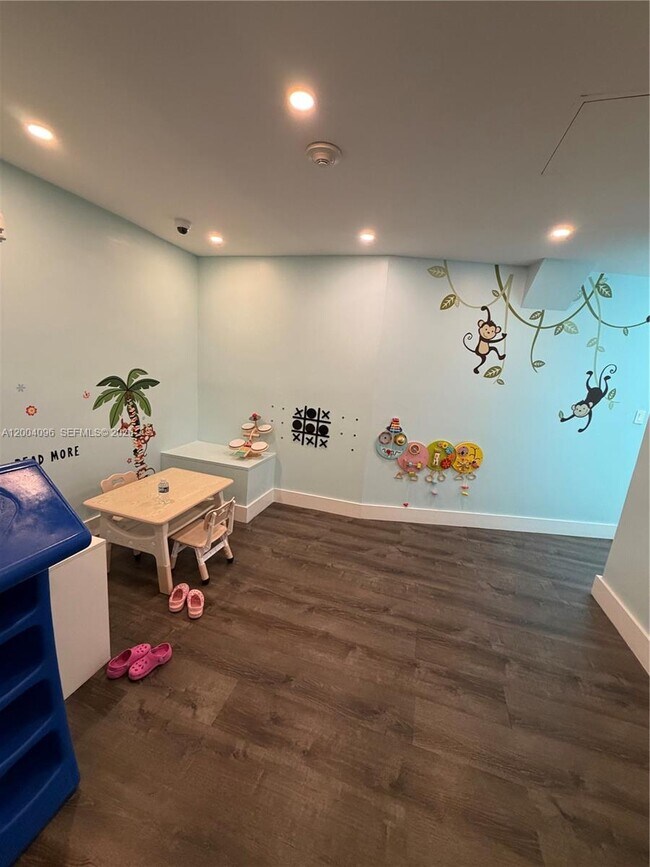 Building Photo - 950 Brickell Bay Dr