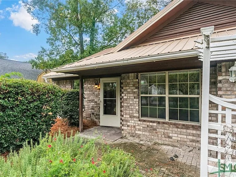 Building Photo - 227 Forest Ridge Dr