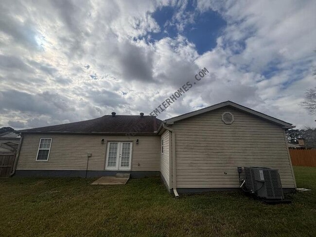 Building Photo - 12 Timberside Cove