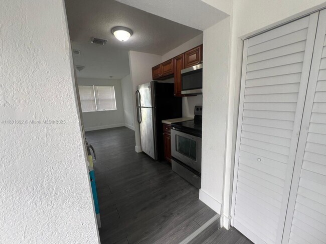Building Photo - 3251 SW 56th Ave