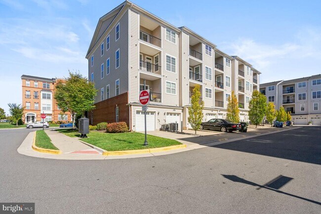 Building Photo - 43085 Thoroughfare Gap Terrace