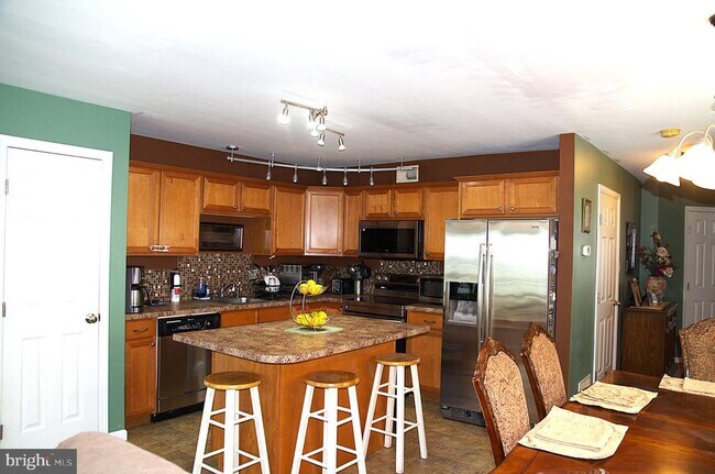 Building Photo - 403 Edgewood Ave