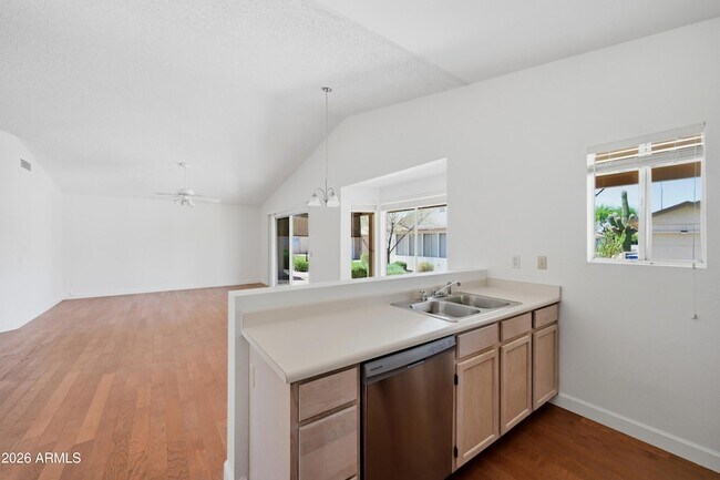 Building Photo - 6532 S Sawgrass Dr