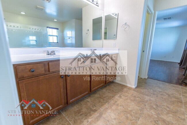 Building Photo - 21139 E Cherrywood Dr