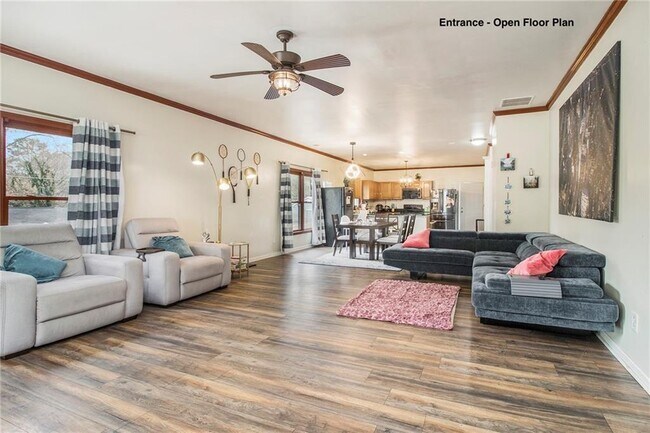 Building Photo - 1316 Plaza Ave SW