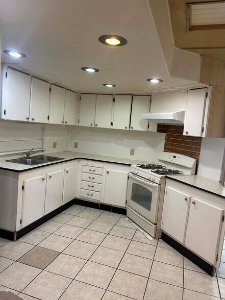Building Photo - 26030 San Quintin Rd