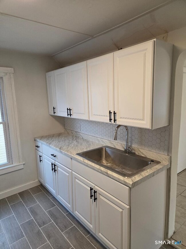 Building Photo - 72 Walnut St